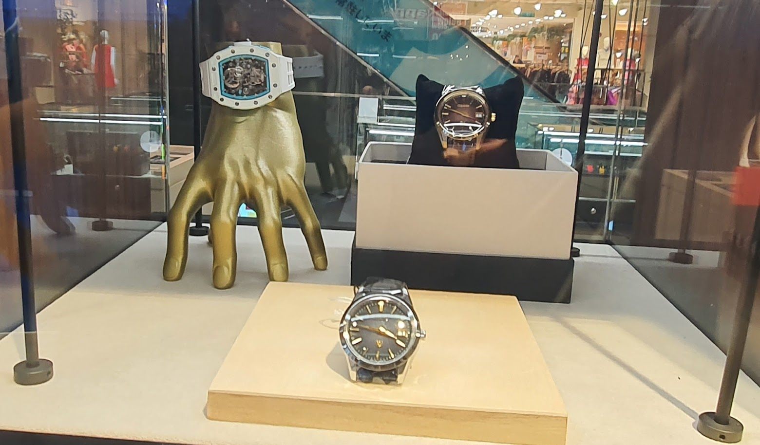 Watch boutique — Sculpted display hand prop fabricated by 3D Forger